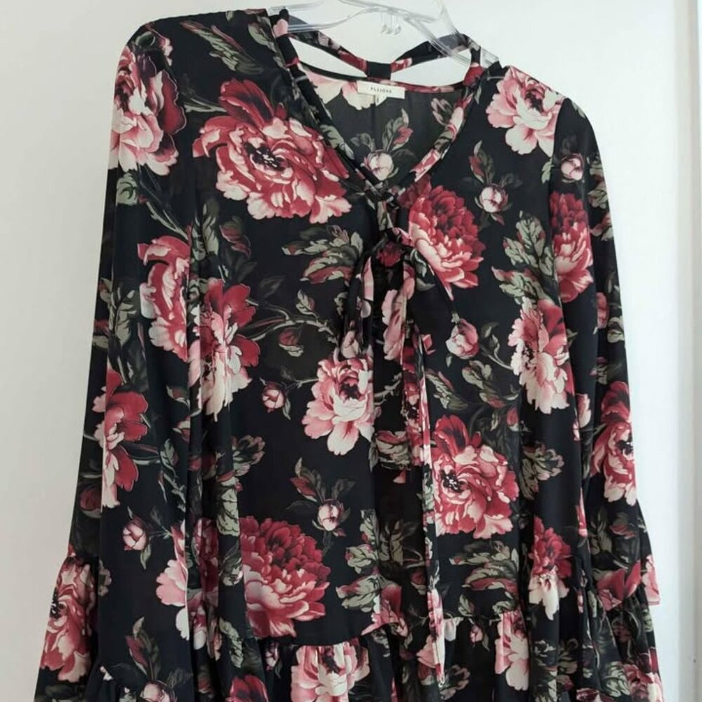 Women's M Flared Sleeve Sheer Black Floral Blouse Medium Flowy Good Used